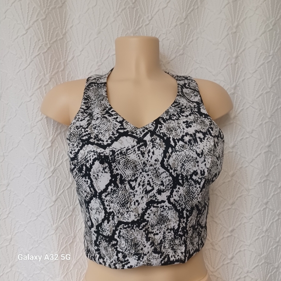 Express  Women Top Size M Black and White Fitted Crop Tank Top - Picture 3 of 9
